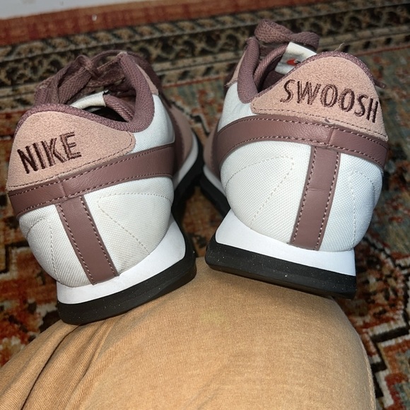 Nike Swoosh round toe main image 5